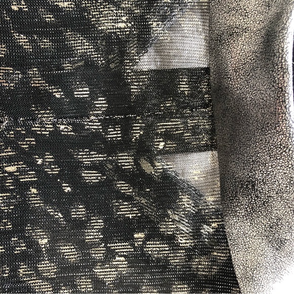 Gorgeous T Tahari sheer blouse with faux leather collar and cuffs. Sz L - Picture 9 of 9